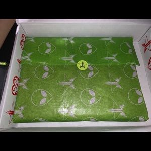 Alien Palette, Exclusive Cap & Pink Pop-socket